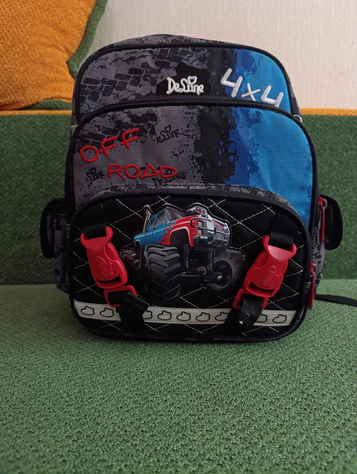 Продам шкільний рюкзак. Ціна: 500 грн.