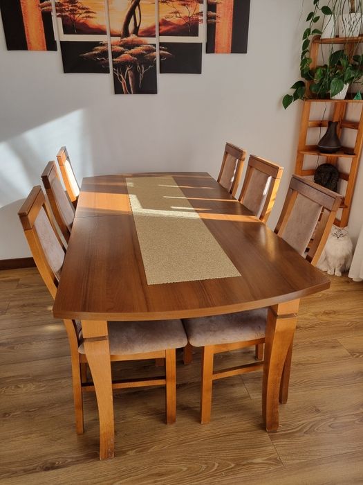 Stół plus 8 krzeseł