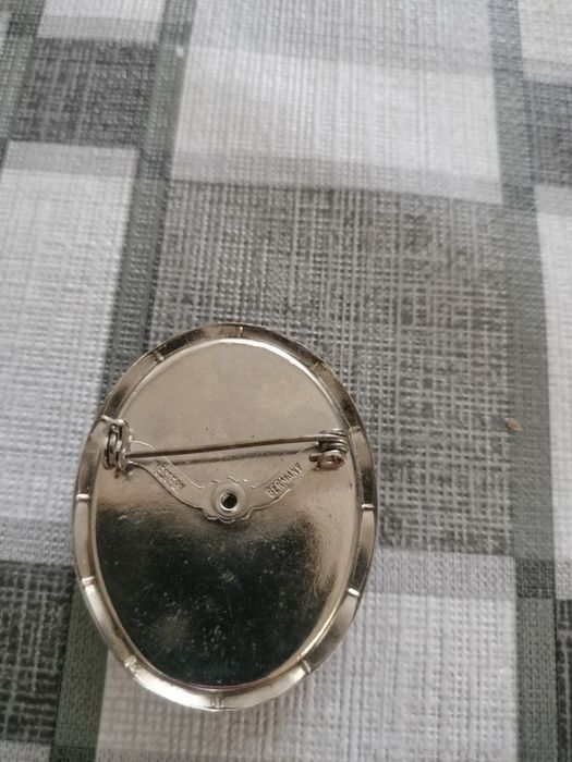 Broche vintage muito bonito.
