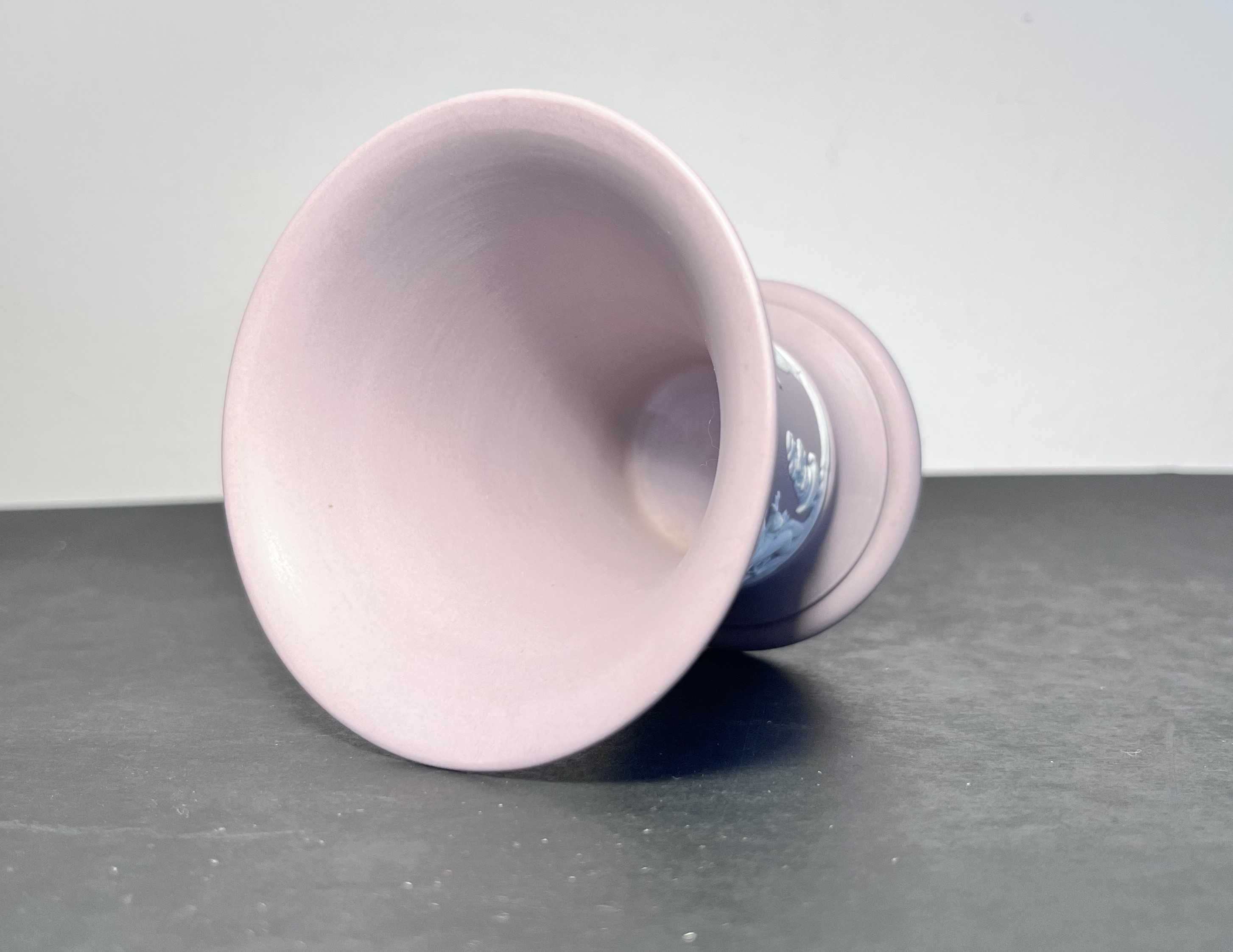 Wazonik/ wykałacznik Wedgwood Purple Jasperware starożytny Rzym amorki