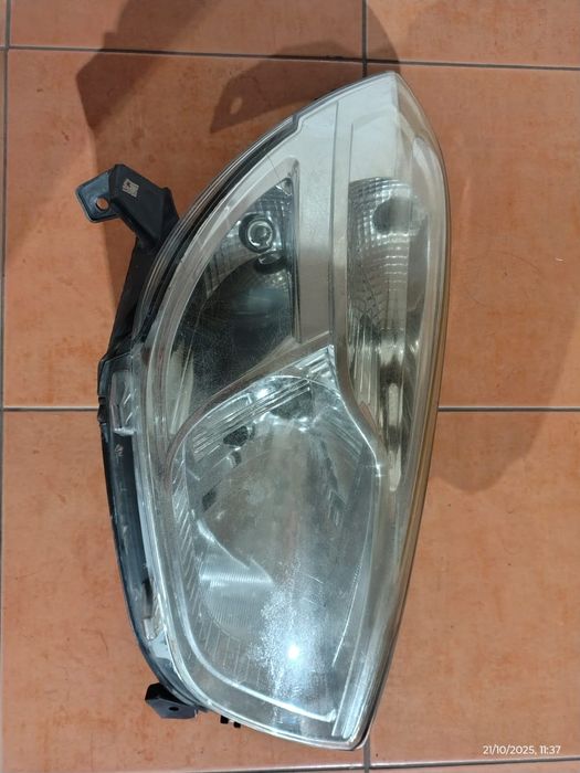 Farol dacia dokker
