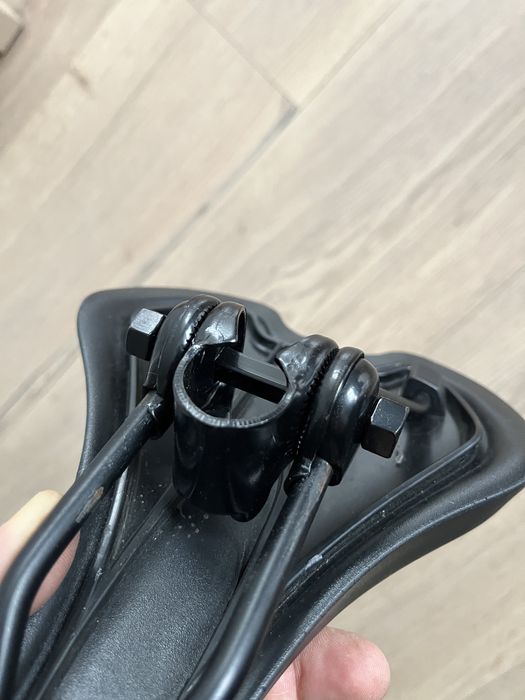 Siodelko rowerowe sportowe