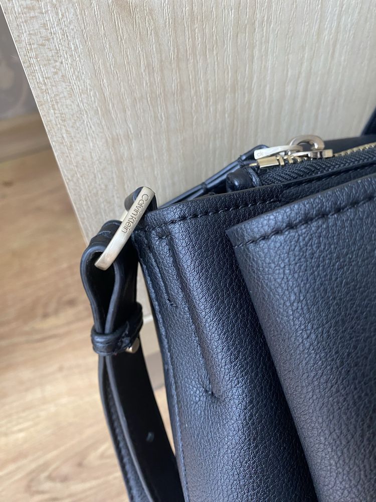 Piękna torba Calvin Klein z paskiem