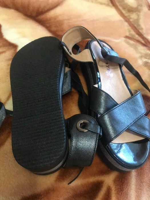 Кожаные босоножки