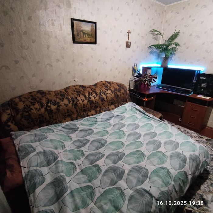 Здам кімнату дівчині/молодій жінці (можна з котиком) на Троєщині.