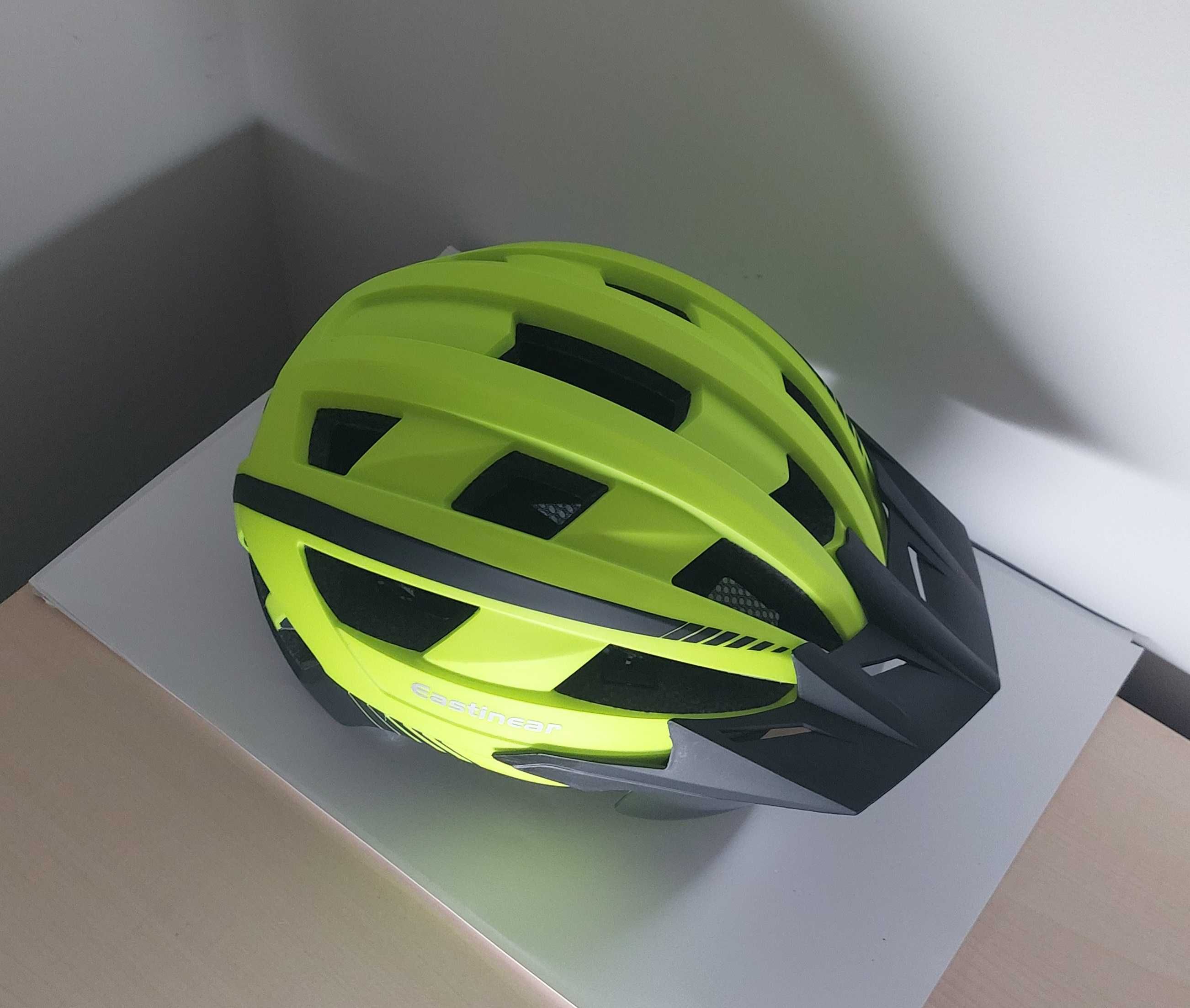 EASTINEAR Kask rowerowy LED, tylne światło do ponownego ładowania