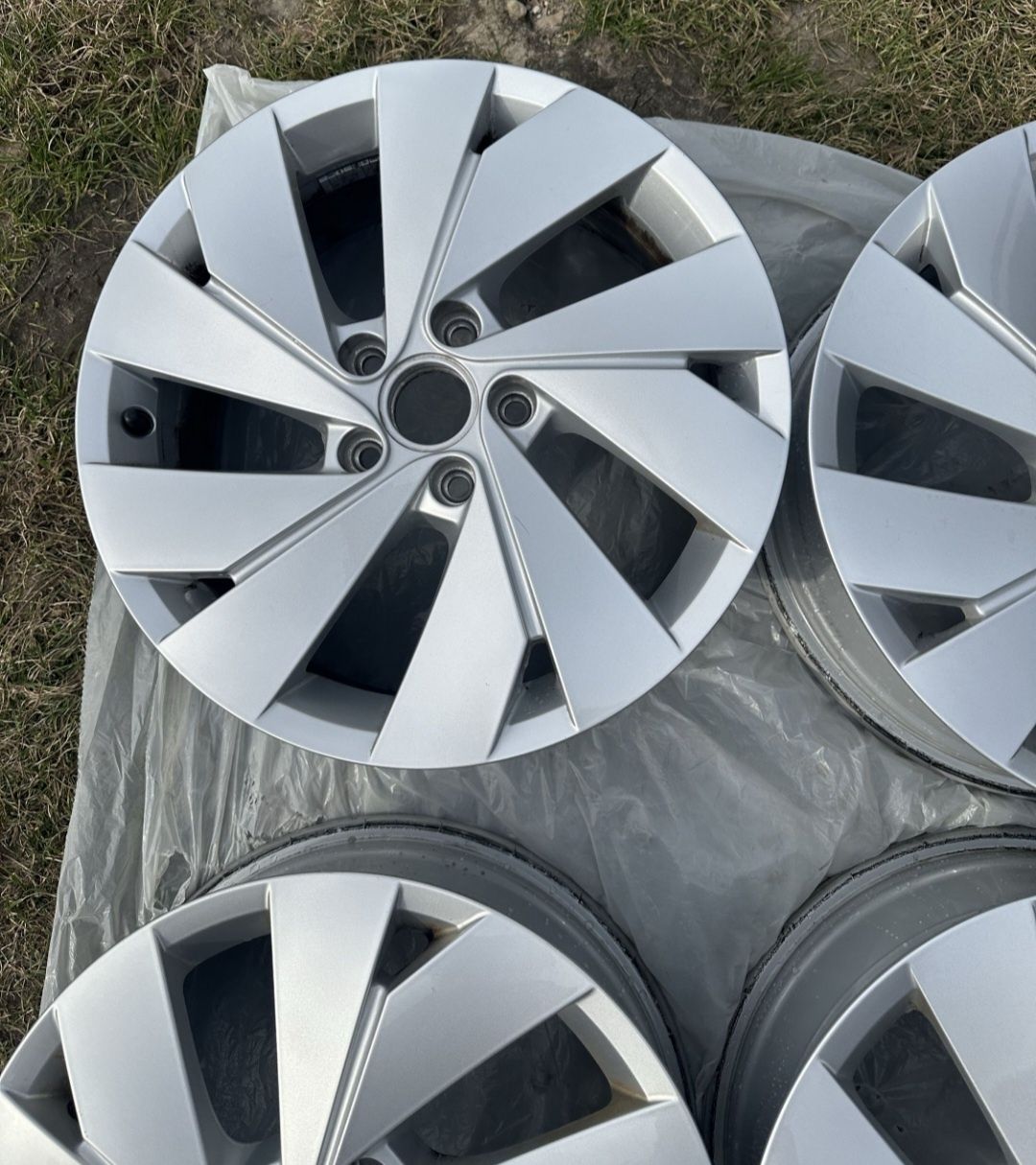 5x112 R17 VW Golf 8 Felgi aluminiowe Oryginalne Alufelgi Belmont 5H0