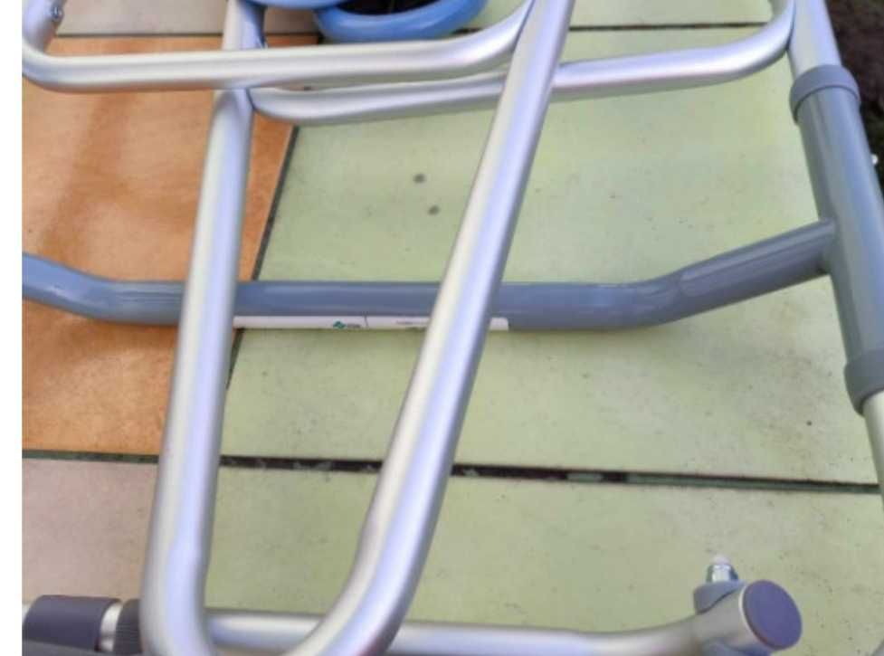 Nowy chodzik dla osoby starszej