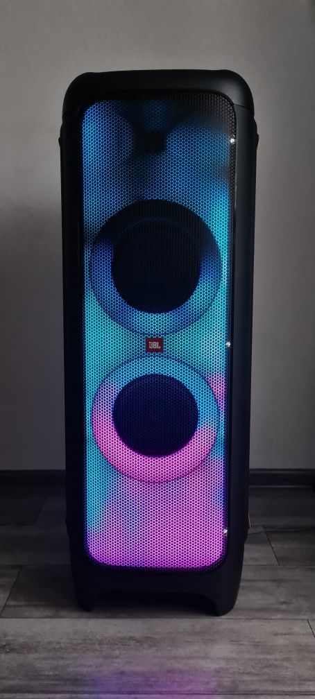 Wynajem Nagłośnienia JBL PartyBox Ultimate, 1000 Oświetlenie Dymownica