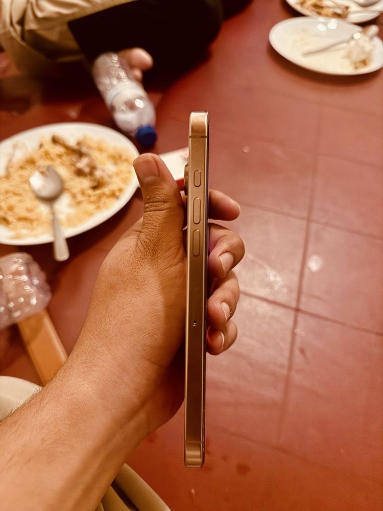 À Venda: iPhone 16 Pro Max – 256GB – Desert Titanium – Como Novo