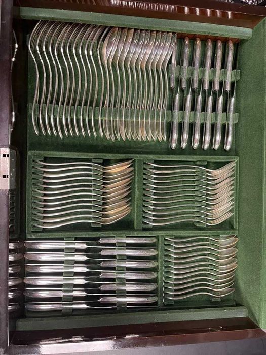 PROMOCAO - Faqueiro Banho de PRATA St James 130 Peças NA CAIXA.