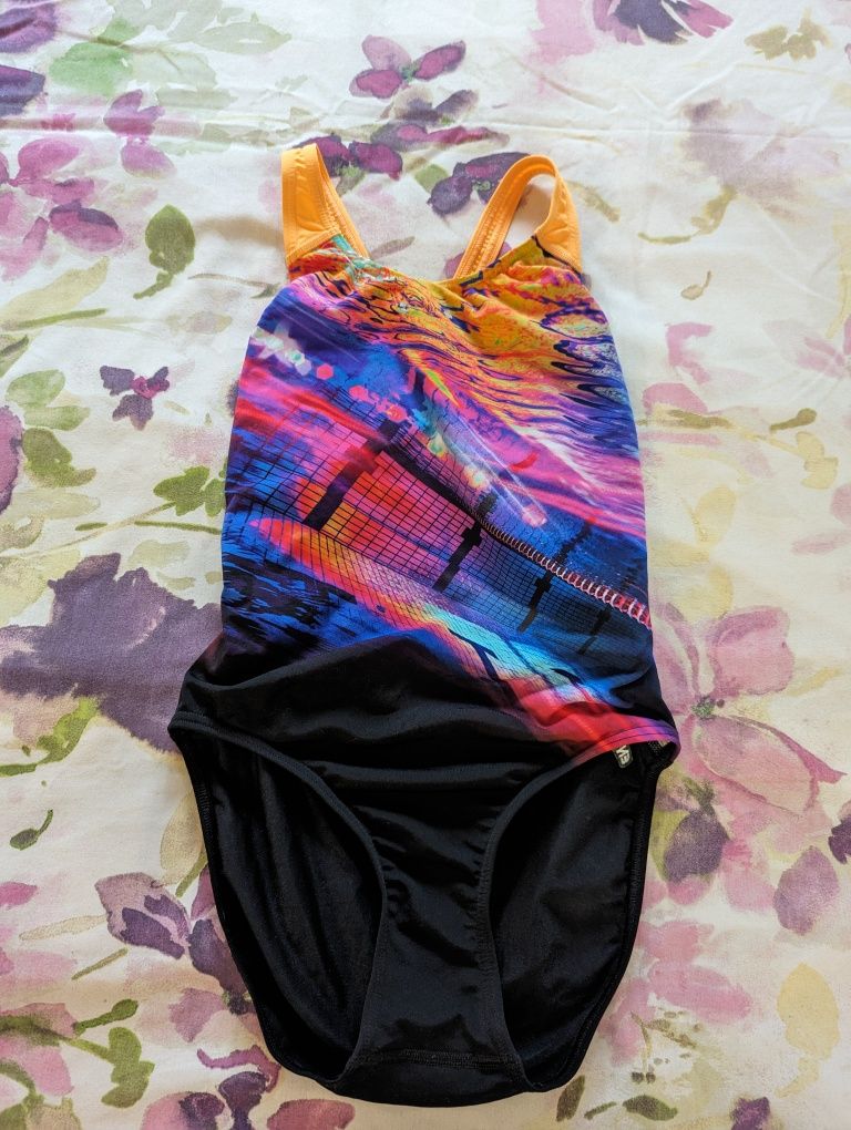 Продам купальник Speedo