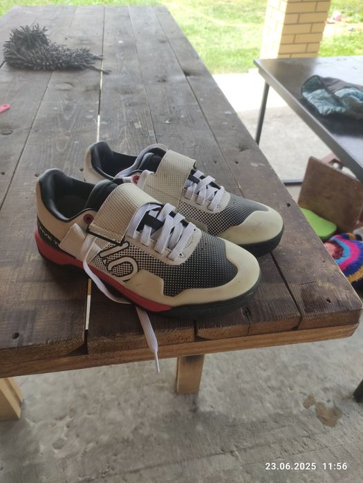 Велосипедні кросовки fiveten