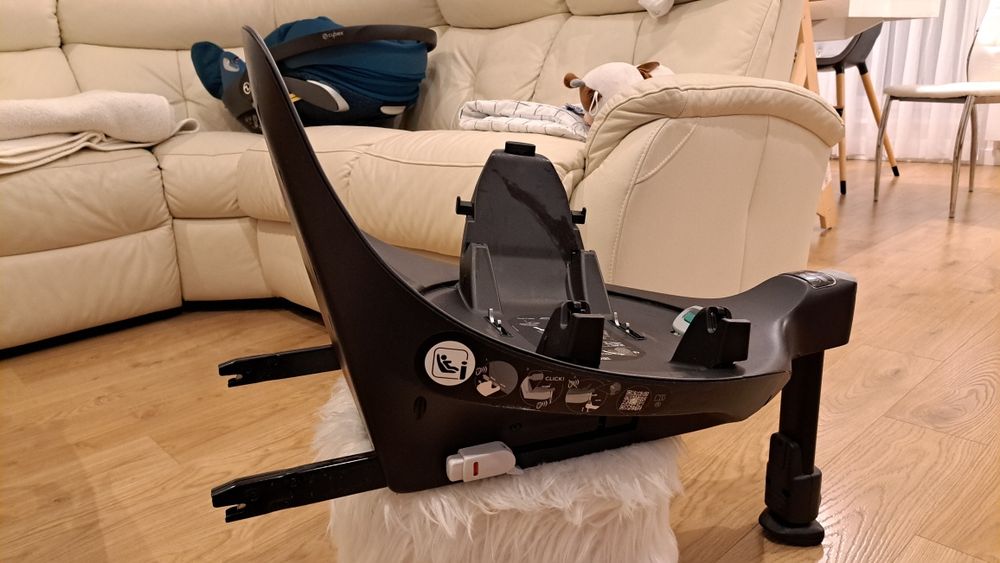 Zestaw dwóch fotelików Cybex + baza obrotowa