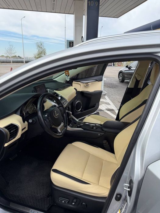 Lexus NX 2016 года 2.0 бензин