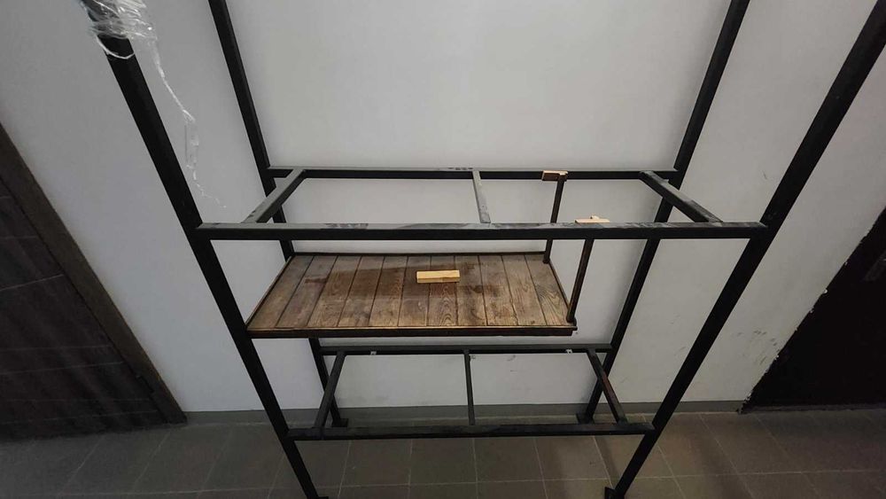 Стелаж металевий зварний, з регульованими ніжками