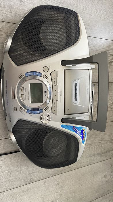 Касетна магнітола LG LPC-LM735X