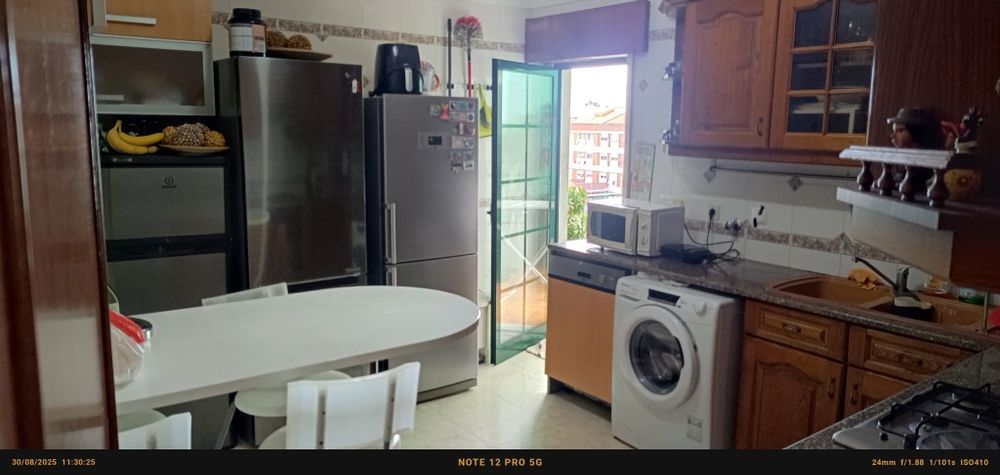 Quarto em Mem Martins , próximo á estação de comboios.