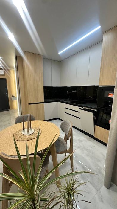 Продаж дизайнерської 1 км квартири поруч з озером