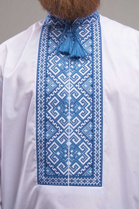 Чоловіча вишиванка з синьою вишивнкою