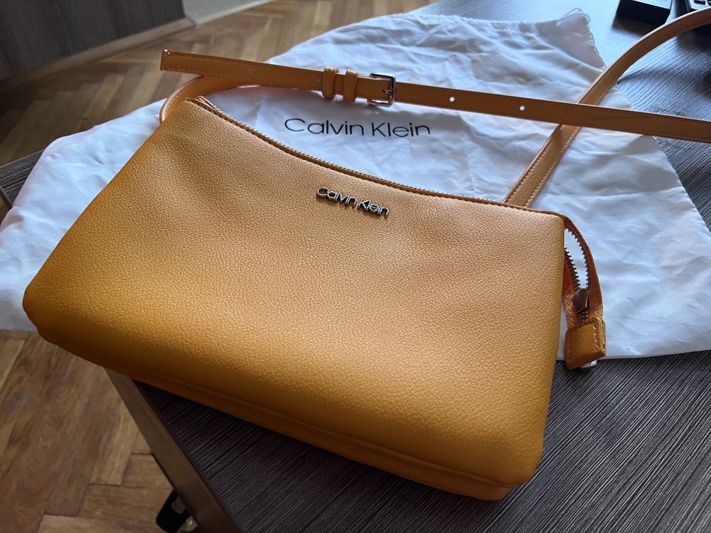 Torebka Calvin Klein crossbody pomarańczowa