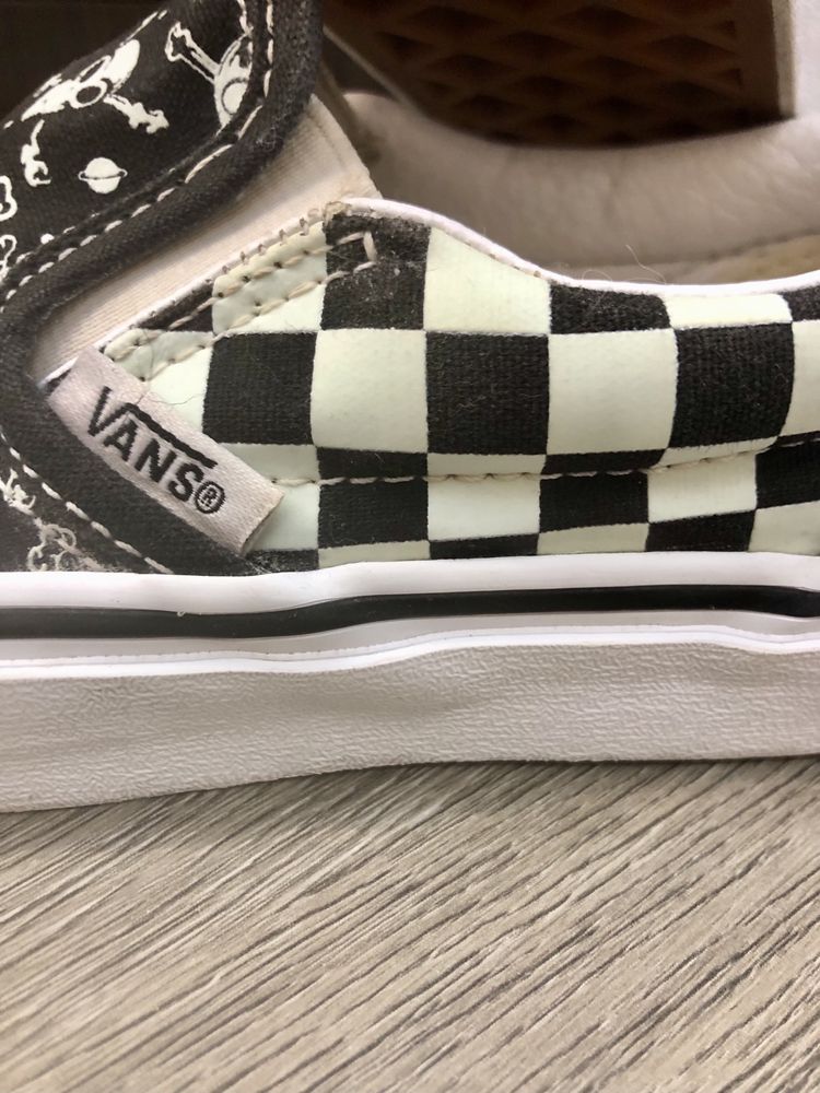 Продам слипоны Vans