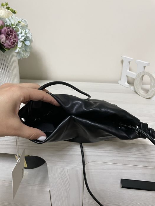 Міні-сумка COS на шнурку