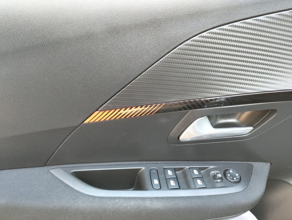 Peugeot e208 active