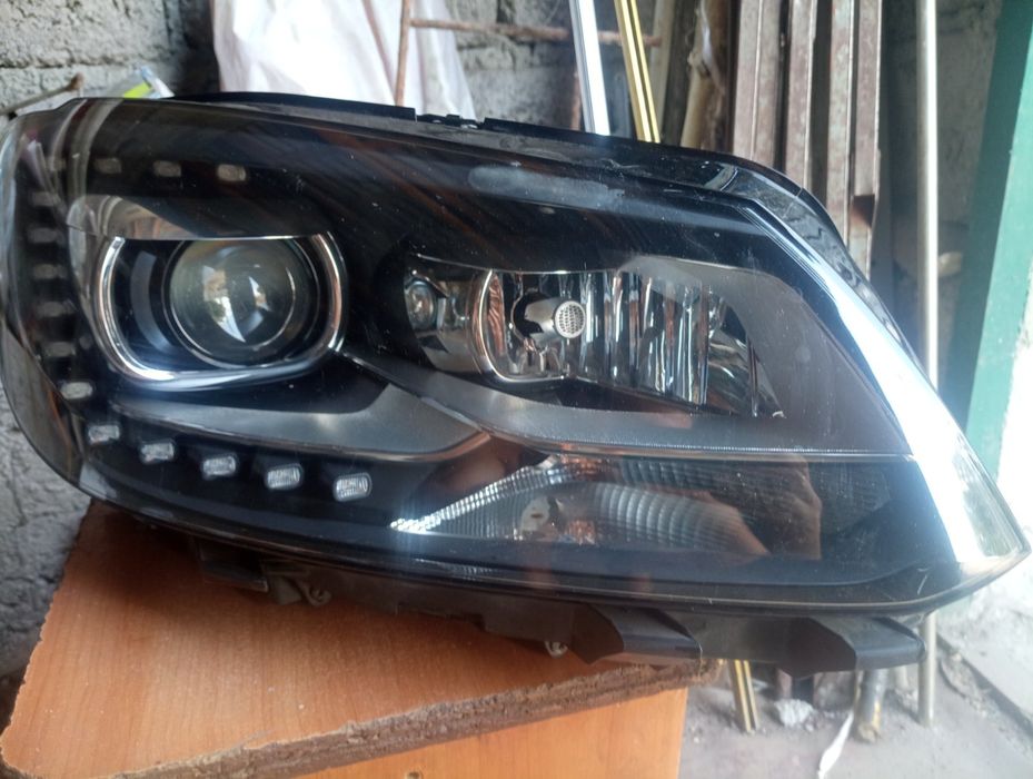 Продам фару передню
