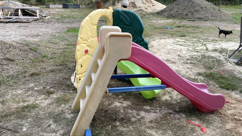 Plac zabaw zjezdzalnia