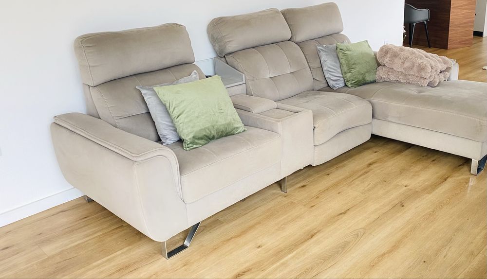 Sofá chaise long de veludo cinza