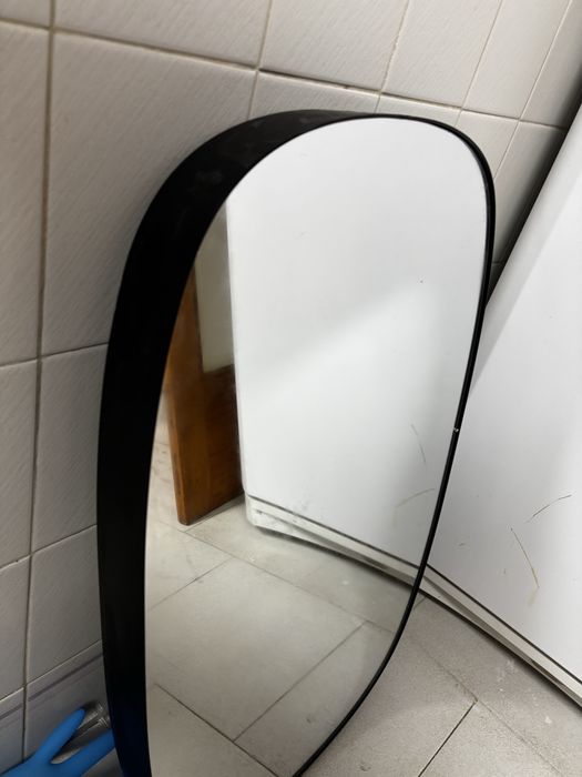 Espelho Oval c/ moldura Preta