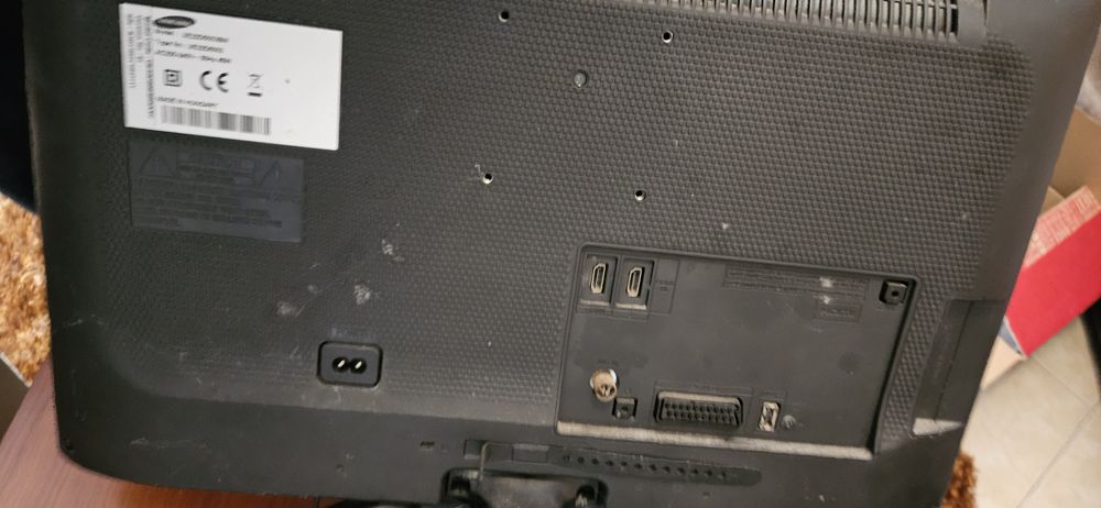 Televisão Samsung 50cm  e coluna