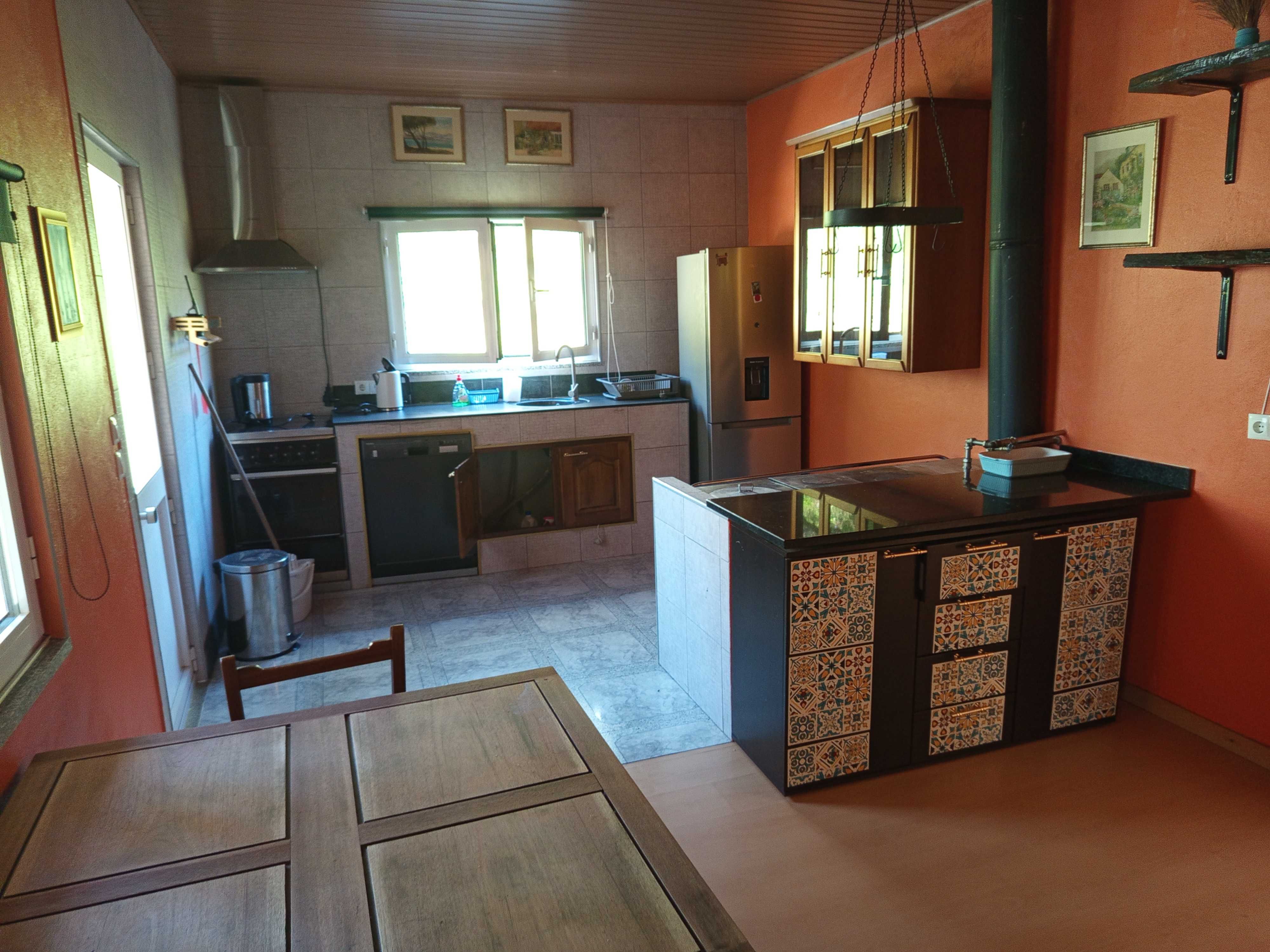 Quinta de 1 hectare com T3 remodelado+anexo e currais de pedra