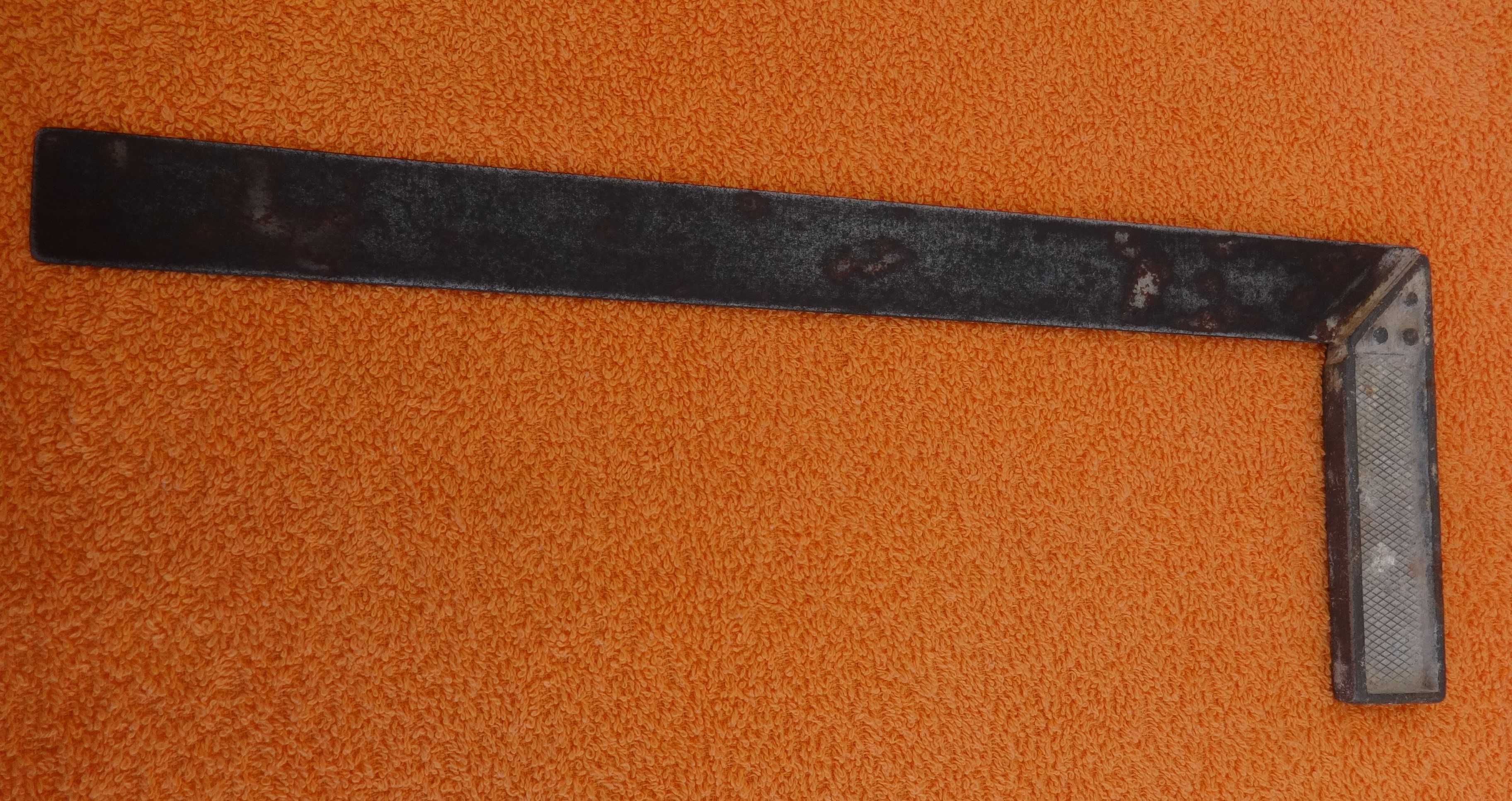 Esquadro em Metal