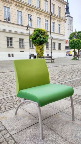 Fotel, krzesło zielone, po zamknięciu Banku