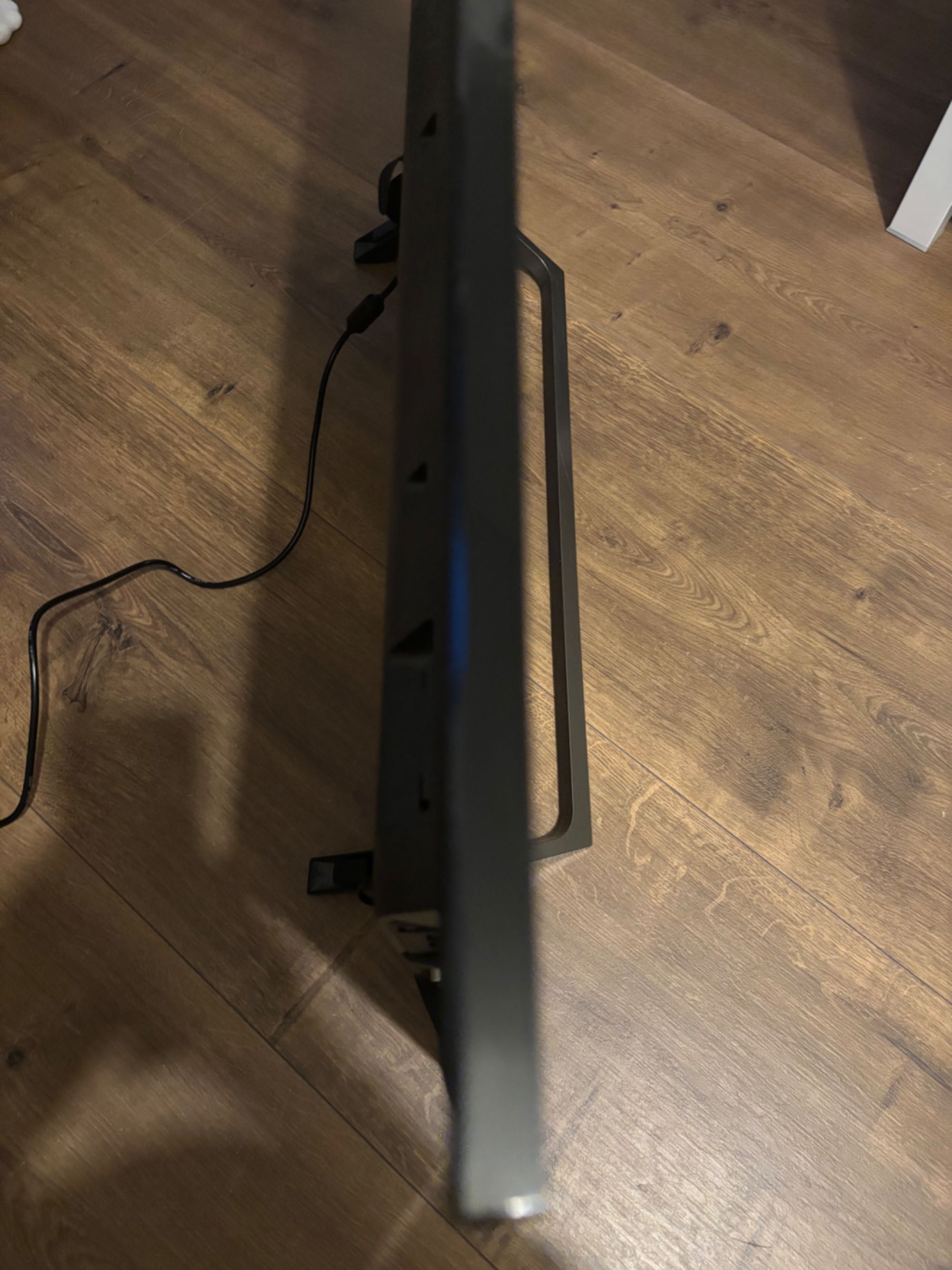 Telewizor Sony KDL-40WE665 – uszkodzony ekran, działa