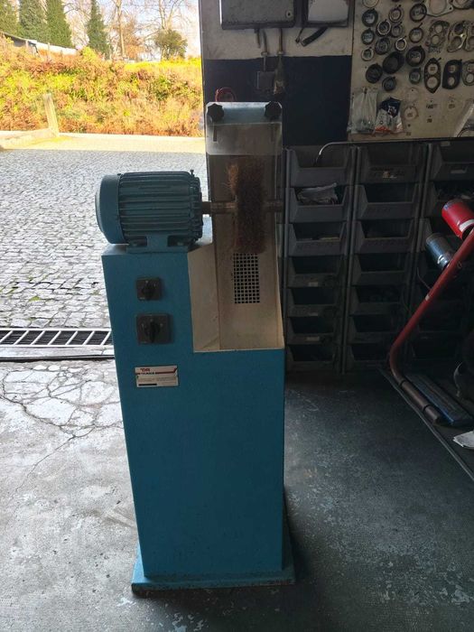 Maquina de cardar e polir