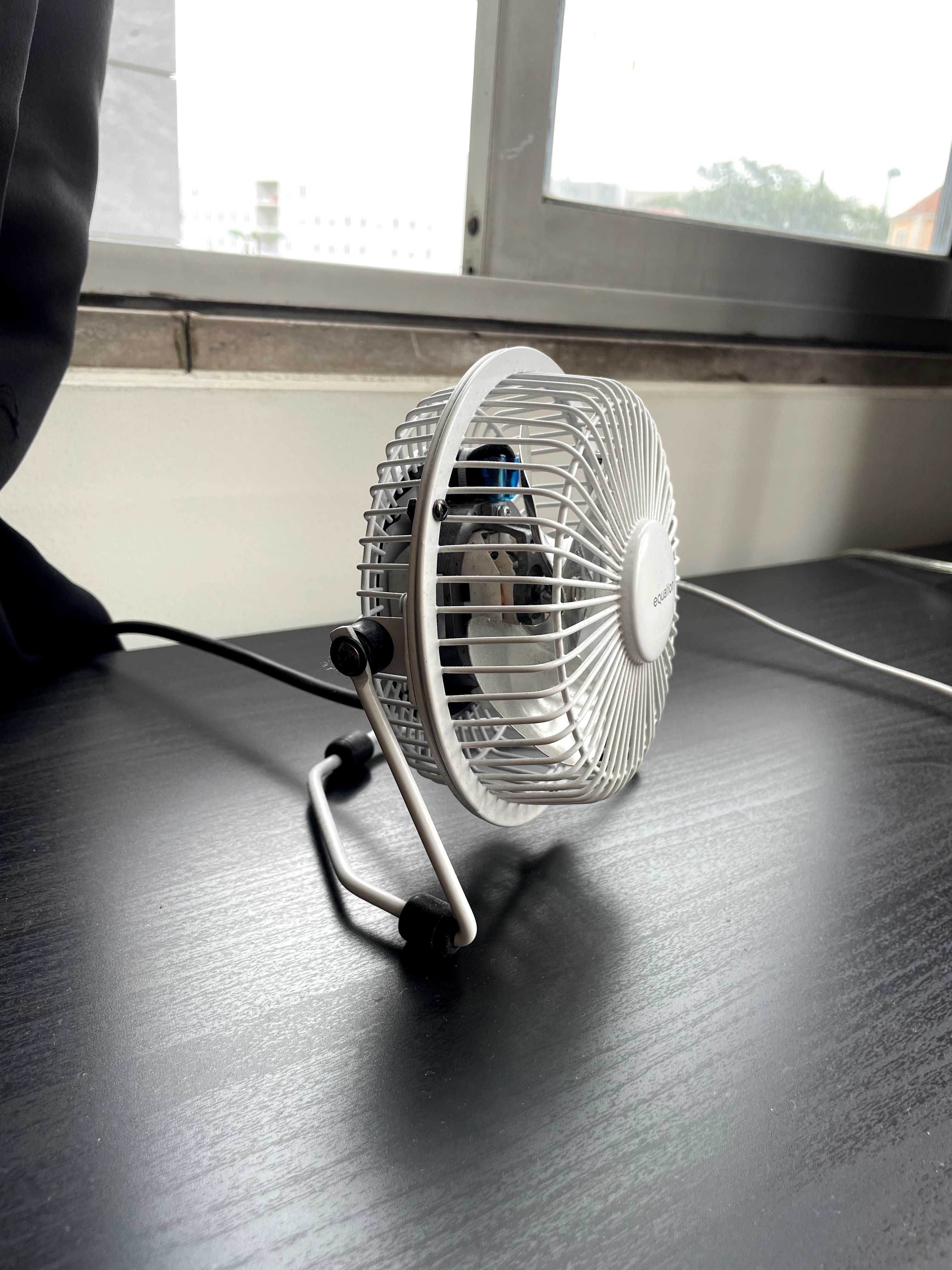 Ventilador de mesa / Table fan