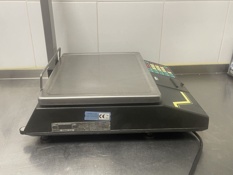 Balança bem conservada