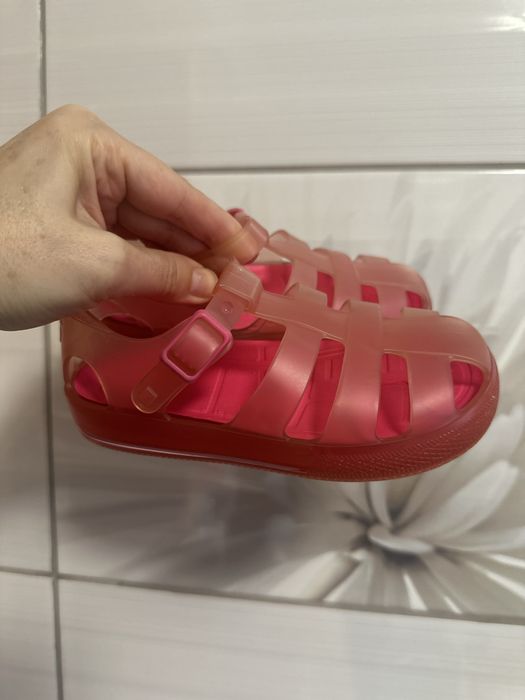 Сандалі,босоніжки igor