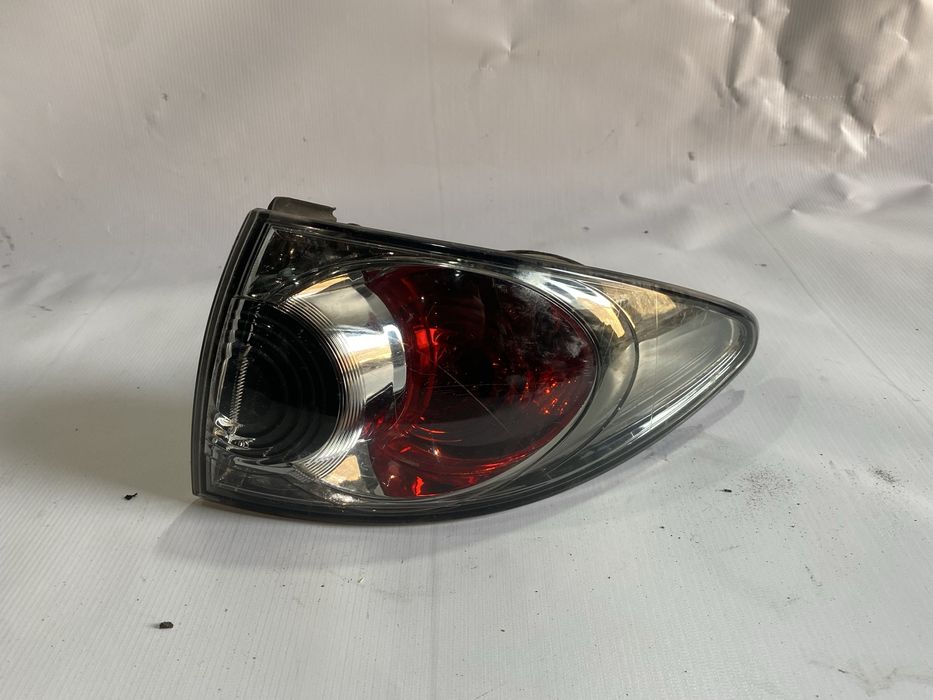 Задні фонарі лівий правий мазда 6 gg 2003-2008