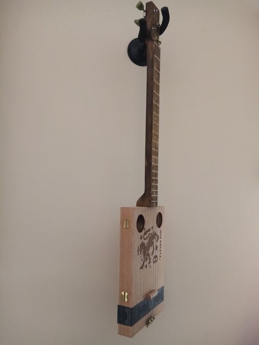 Guitarra de caixa de charutos