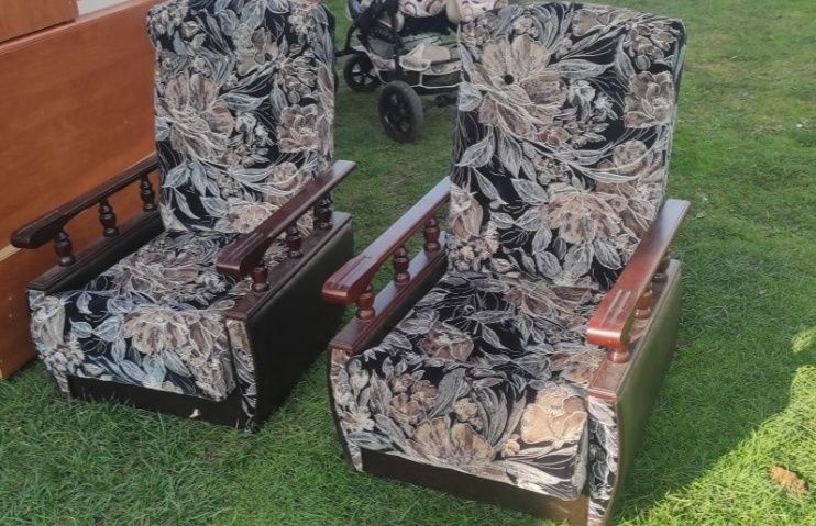 Oddam widoczne 2 fotele