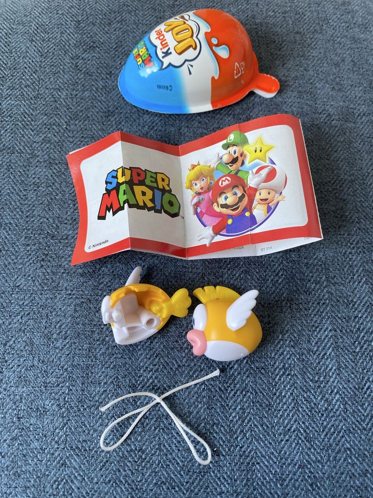 Figurka Cheep Cheep (VQ402A) z serii Super Mario z Kinder Joy.