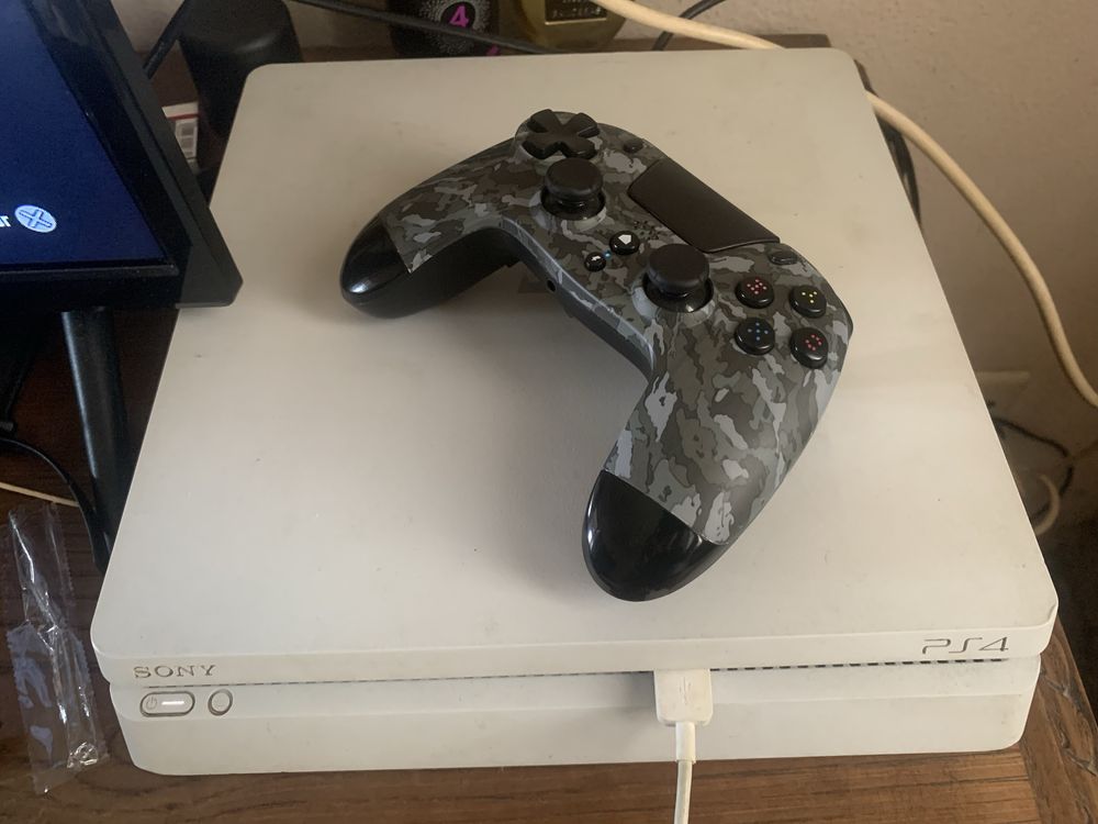 Vendo ps4 1TB em otimo bom estado