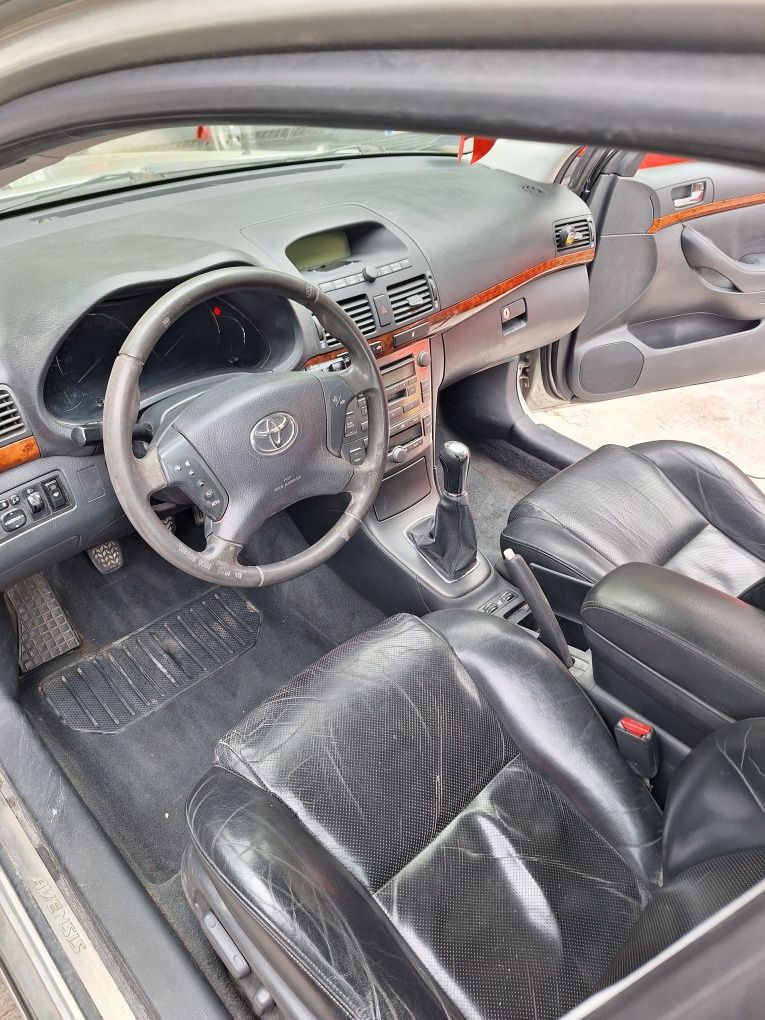 Toyota avensis t25 2.0 benzyna