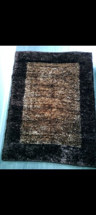 Carpete castanha nova