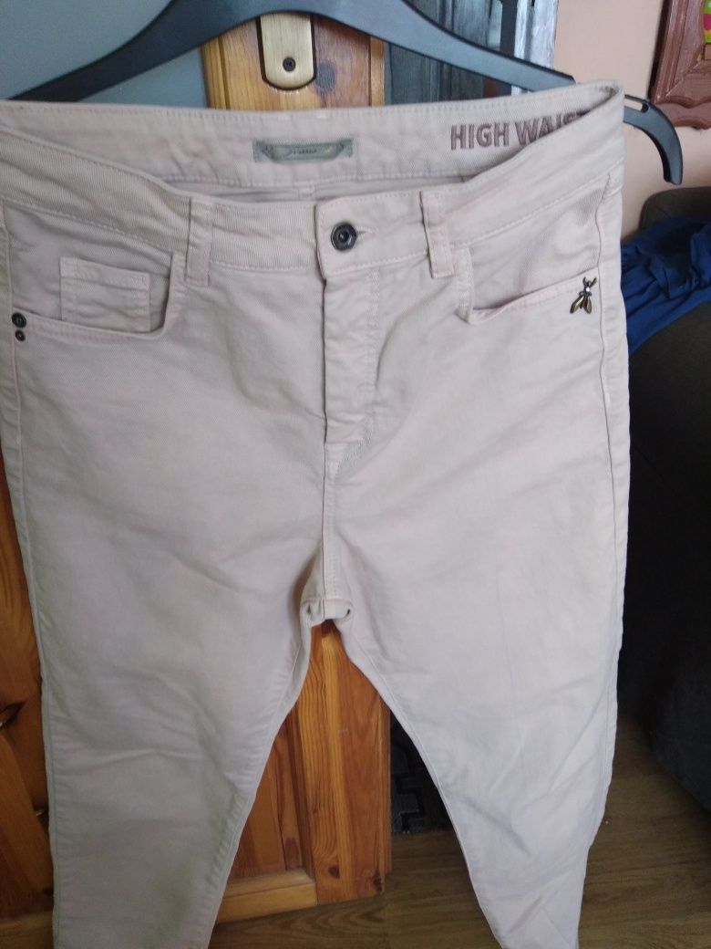 Jeansy Patrizia Pepe w bardzo dobrym stanie.High waist cigarette.