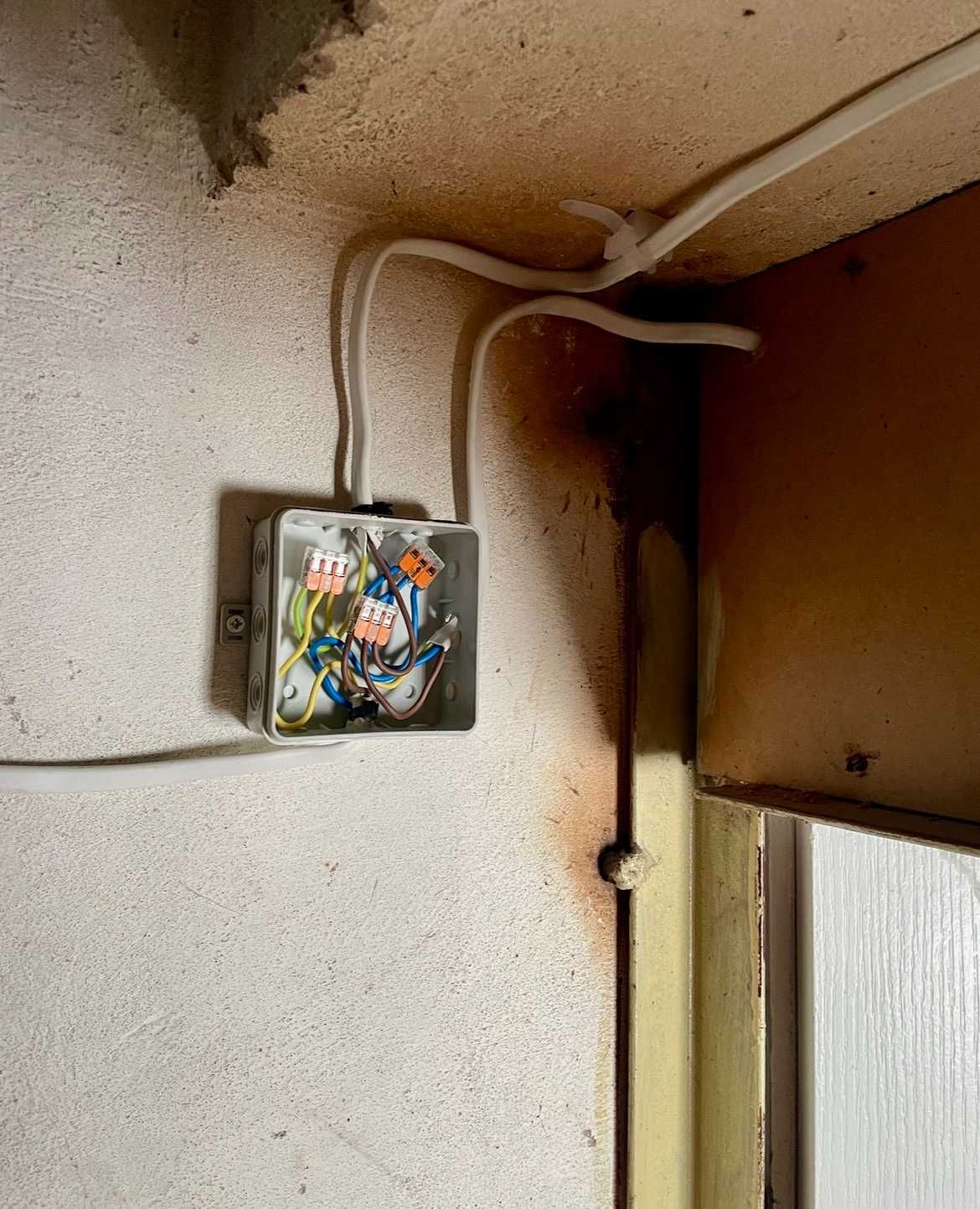 Elektryk Instalacje elektryczne